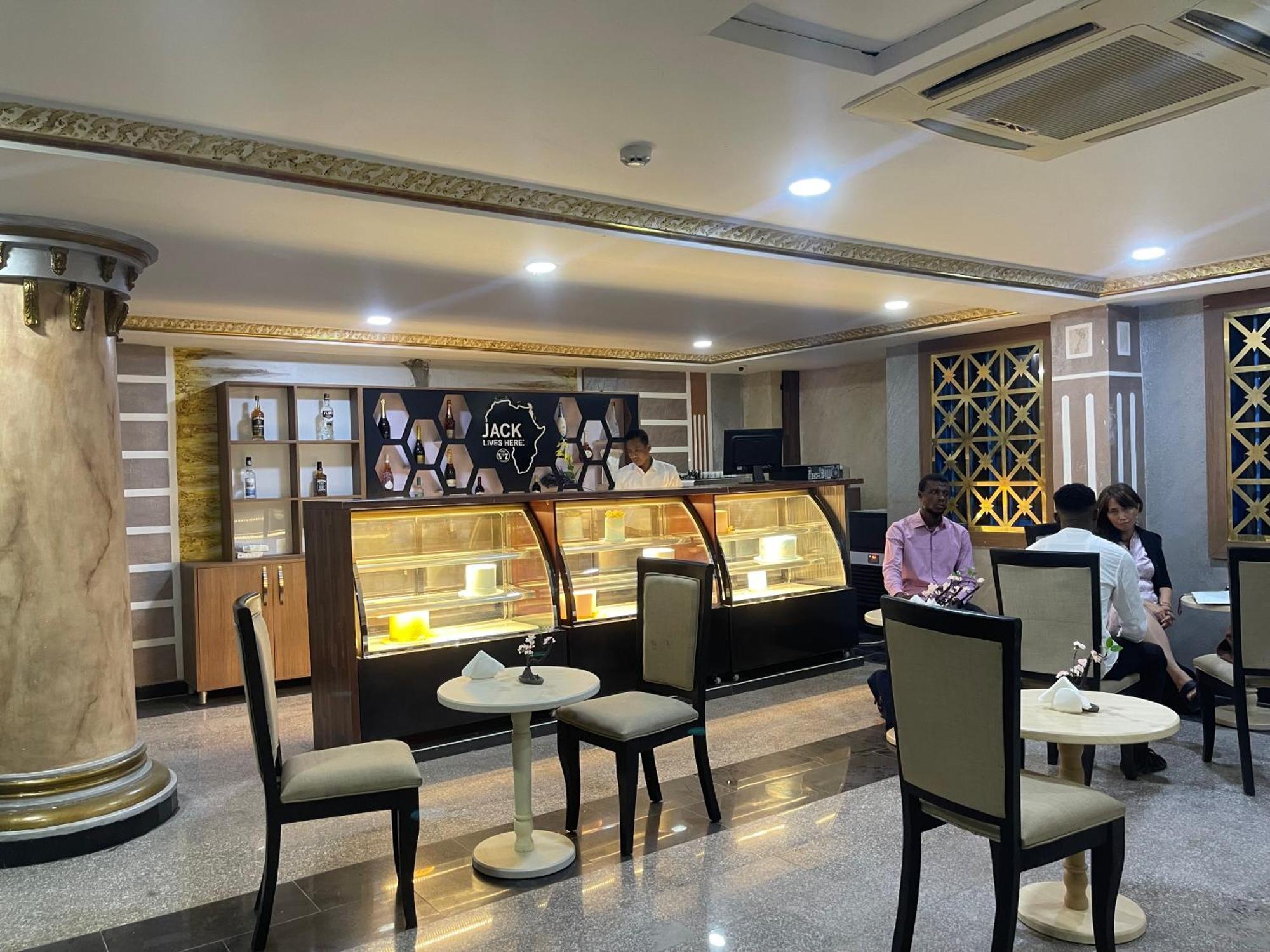 Aa Hotel And Suites Абуджа Екстер'єр фото